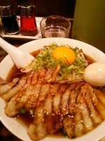 「元気ラーメン900円、半熟味玉100円」@ラーメンたからや 新宿店の写真