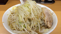「ラーメン+ブタ1枚(ヤサイ少しマシ・ニンニク)」@ラーメン ○菅の写真