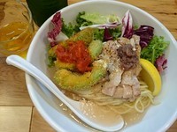 「【限定】まぜそば アンチョビ・鶏・アボカド ￥800」@らーめん カッパハウスの写真
