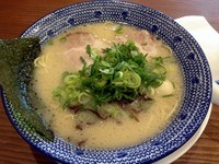 「白豚骨（オープニングサービス　６００円⇒５００円）」@大宮豚骨 一番軒の写真