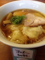 「ニボっちゃん+ワンタン（煮干し100%のスープ） ８５０円」@飯田商店 湯河原本店の写真
