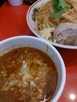 「紅豚麺、辛4、シビレ5、ヤサイ、ニンニク、アブラ」@用心棒Ⅱ階の写真