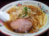 「謹製しょうゆラーメン」@よっしー製作所の写真