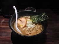 「京鰹濃厚豚骨ラーメン（ゆず麺）」@京鰹節つけ麺 愛宕 ATAGOの写真