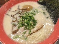 「濃厚白湯 とんこつ」@東京豚骨拉麺 ばんから 柏豊四季店の写真