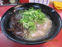 「博多ラーメン　￥290　きくらげ￥50　替ネギ￥30」@博多ラーメン はかたや 川端店の写真