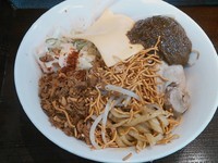 「二代目まぜそば(大) ￥880」@ジャンクガレッジ プレナ幕張店の写真