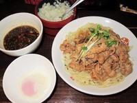 「肉盛りつけ麺並800円＋無料の肉増し・温玉」@魁 肉盛りつけ麺 六代目けいすけの写真