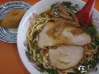 「中華そば(550円)、いなり1個(50円)」@朱華楼 東深津店の写真