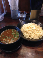 「醤油つけ麺魚ダシ味（大盛 780円）」@らーめん 本竈の写真