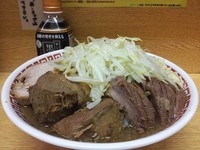 「小ラーメン豚入り￥800ニンニク」@ラーメン二郎 環七新新代田店の写真