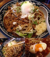 「温玉ピリ辛納豆ラーメン(並) 890円(ミニライス付き）」@ラーメンアキラの写真