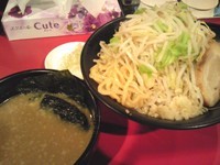 「白湯つけ（ヤサイチョイ増し1/3・ニンニク）￥850」@麺や 唯桜の写真