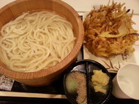 「【釜揚げうどん(大盛)】＋【野菜かき揚げ】→320円」@丸亀製麺 イーサイト高崎店の写真