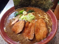 「らーめん　650円（硬め・ネギ増し）」@熟成鶏醤油らーめん 上弦の月の写真