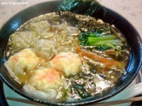 「ミックスワンタン麺の醤油味 (950円)」@花キッチンの写真