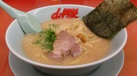 「プレミアム塩とんこつ(麺硬め･味濃いめ)」@ラーメン山岡家 厚木店の写真