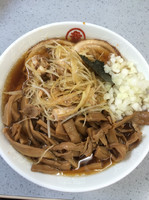 「ネギメンマチャーシューミックス（バラ、ロース半々ずつ）そば粉入り」@丸幸の写真