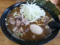 「とんこつ魚介ラーメン　（中）　＋味付玉子：サービス券」@横浜ラーメン 萬年家の写真