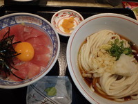 「まぐろ丼セット(おろしぶっかけ)(850円)」@さぬきうどん天霧 可部店の写真