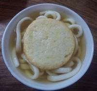 「うどん320円＋丸天：80円」@みやけうどんの写真