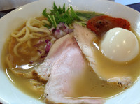 「鶏白湯 醤油＋味玉」@麺屋 京介の写真