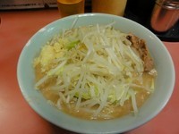 「ラーメン　７００円　ニンニクマシマシ」@ラーメン二郎 歌舞伎町店の写真