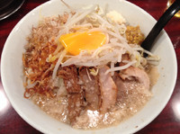 「まぜ¥750+缶ビール¥300」@ゴリラーメンの写真