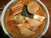 「しょうゆ中 860円」@支那そば 伊藤の写真