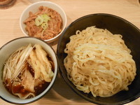 「つけ麺昆布醤油味とミニテール丼セット」@小麦と肉 桃の木の写真