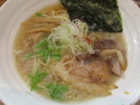 「極正油らーめん　「500円（復活記念）」」@東京とんこつ ましこ亭 竹ノ塚駅前店の写真