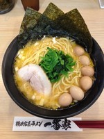 「ラーメン（大盛り＋うずら増し）」@一番家の写真