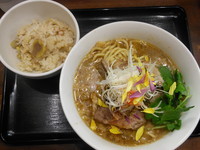 「秋刀魚味噌ラーメン＋栗ごはん＋替玉」@ラーメン愉悦処 似星の写真