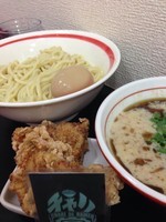 「つけめん 750円　ミニ揚げチキン100円」@自家製麺SHINの写真
