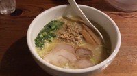 「白鶏らーめん（並）　７００円」@鶏の穴の写真