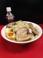 「ラーメン 並 ニンニク カラメ 小豚」@びんびん豚の写真