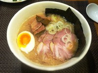 「肉のせラーメン　1080円」@野方ホープ 元住吉店の写真