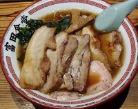 「炙り肉そば900円」@松戸中華そば 富田食堂の写真