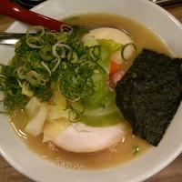 「白ホルモンらーめん」@ホルモン豚骨ラーメン ジャイアン3の写真