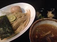 「【限定】つくば茜鶏肉つけそば味玉付き880円」@龍のひげの写真