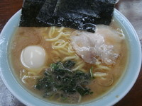 「醤油ラーメンに味玉」@近藤家 川崎店の写真