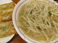 「塩ラーメン+しそ餃子　「702円+324円」」@咲々餃子の写真