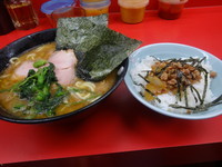 「ラーメン　並 650円+ライス 150円」@ラーメン杉田家の写真