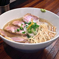 「鯵煮干チャーシュー￥1000」@町田汁場 しおらーめん進化 町田駅前店の写真