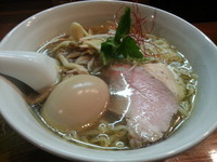 「木の子の塩らーめん＋味玉」@らーめん かねかつの写真