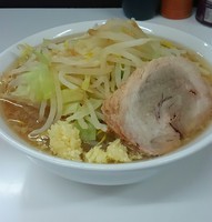 「ラーメン　少なめ　730円　ﾆﾝﾆｸｽｸﾅﾒ」@ぶたまるの写真