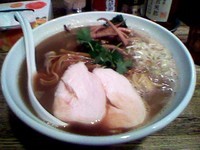 「烏賊干し鶏白湯醤油そば(800円）+大盛（100円）」@新橋 纏の写真