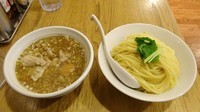 「ガーリック肉塩つけめん大（880円）＋朝取りたまごの味玉」@つけめん桜坂の写真