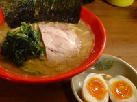 「ラーメン(630円)＋味付玉子(100円)」@吉祥寺 武蔵家の写真