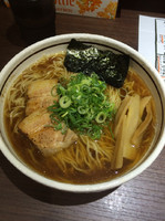 「醤油そば780円+大盛160円」@麺屋はなび 新宿店の写真